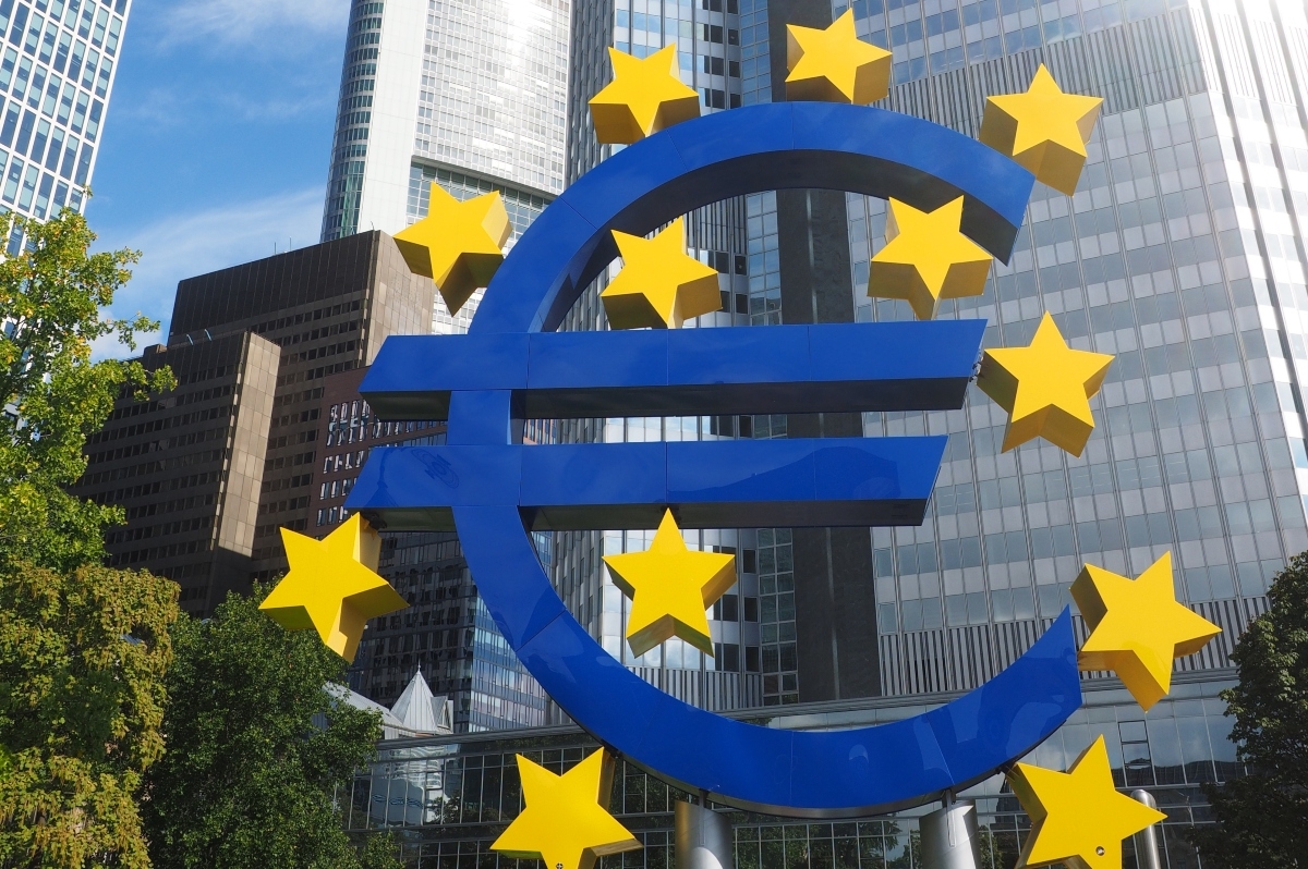 L'EURO SI RIFÀ IL LOOK: BCE LANCIA SONDAGGIO PER SCEGLIERE LE BANCONOTE DEL FUTURO